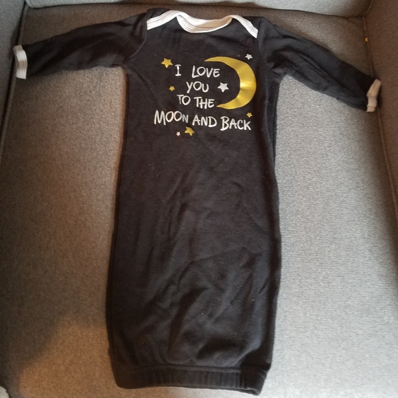 4 cute like new baby gowns 0-6 months - Picture 2 of 4